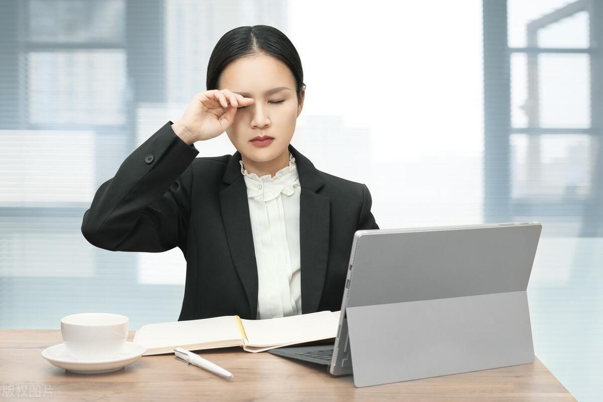 女员工与男同事聊天过火被开除！暧昧聊天记录被截图，朋友圈炸了