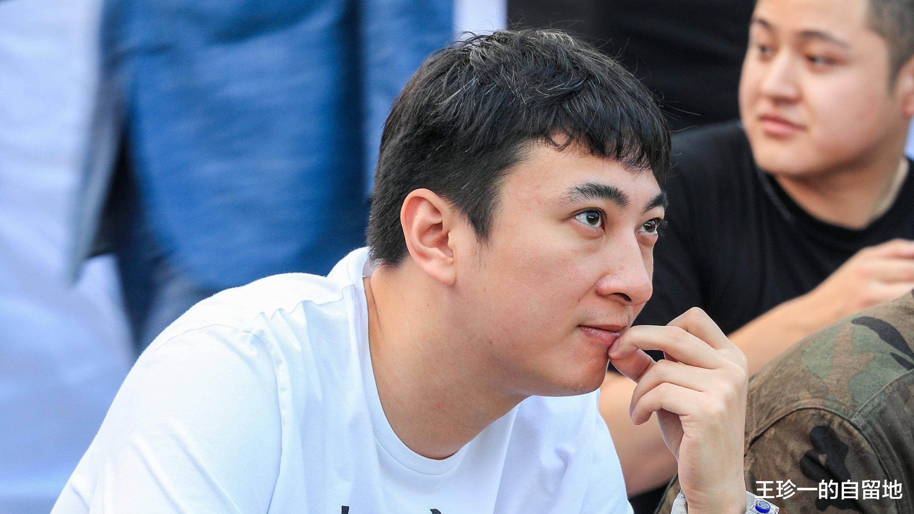 李双江|一天5个瓜！李双江夫妇疑为李天一出狱接风，曝具俊晔携2.2亿逃跑