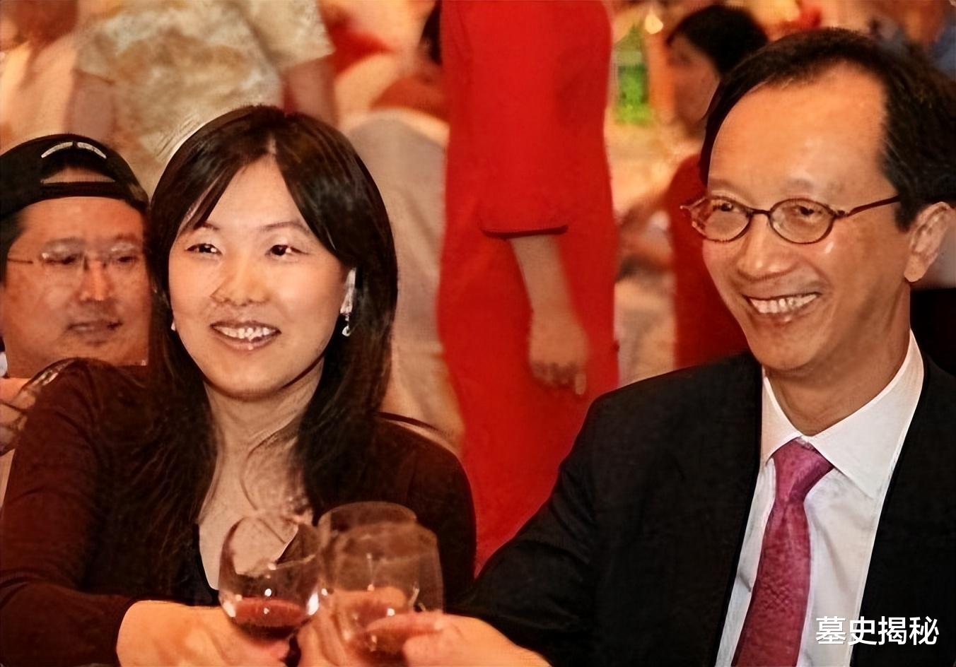 45岁伏明霞花100亿买下亚洲最豪华医院，老公：越多越好