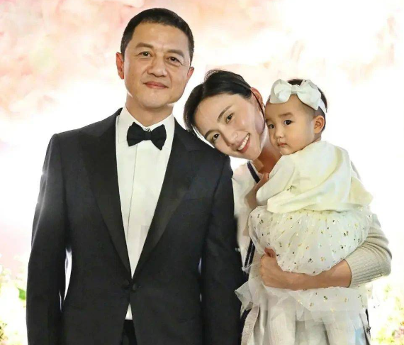 海哈金喜|海哈金喜首次直播带货遭冷场,全程卖平价衣服,为爱努力收获赞誉