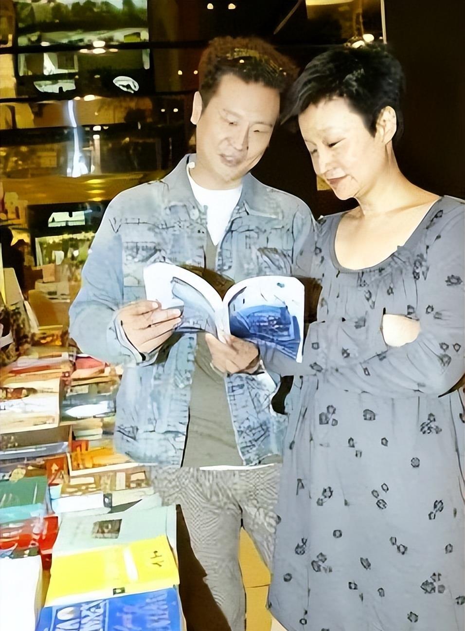 他演什么像什么,戏红人不红,与妻子恩爱30多年,身家逾亿还爱国!