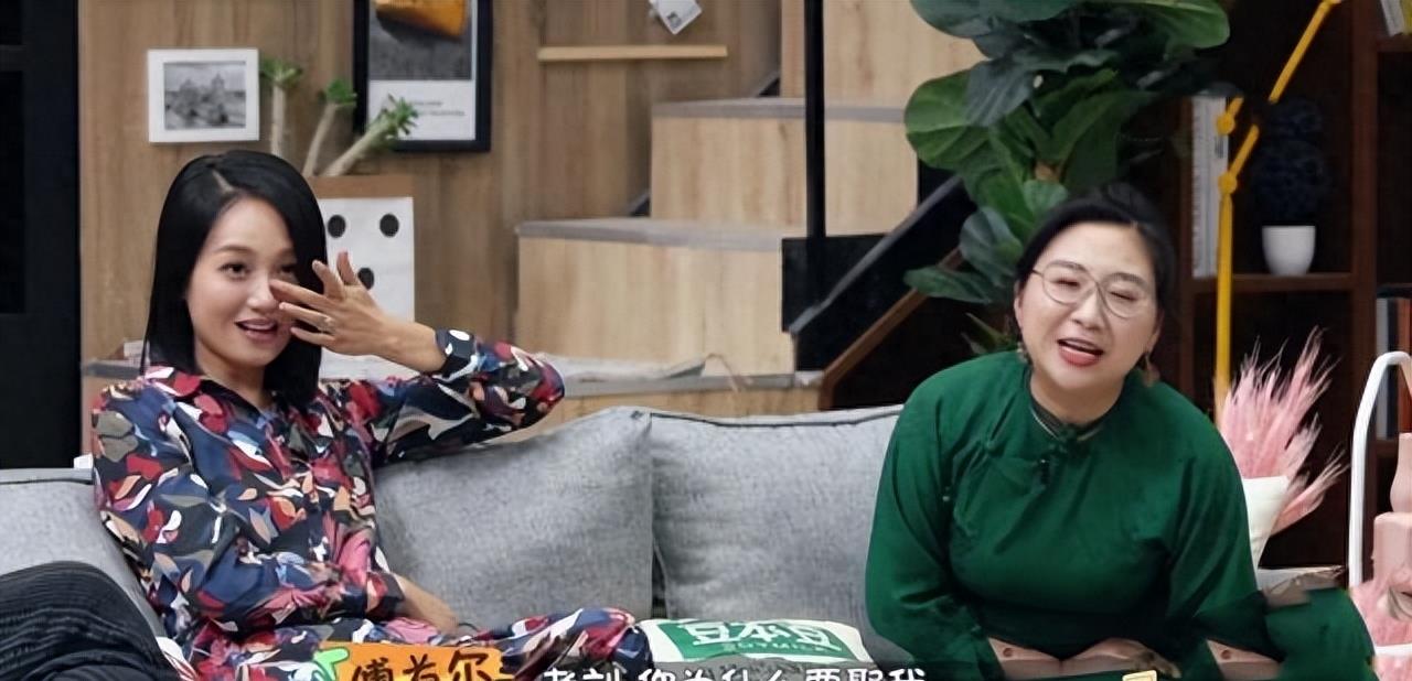 傅首尔与刘毅离婚后,立马官宣新身份,网友难怪男方要离婚的