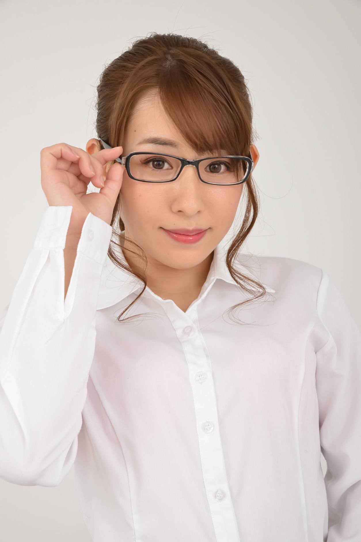 穿衣搭配|魅惑职场风情：男人为何钟情于OL制服？