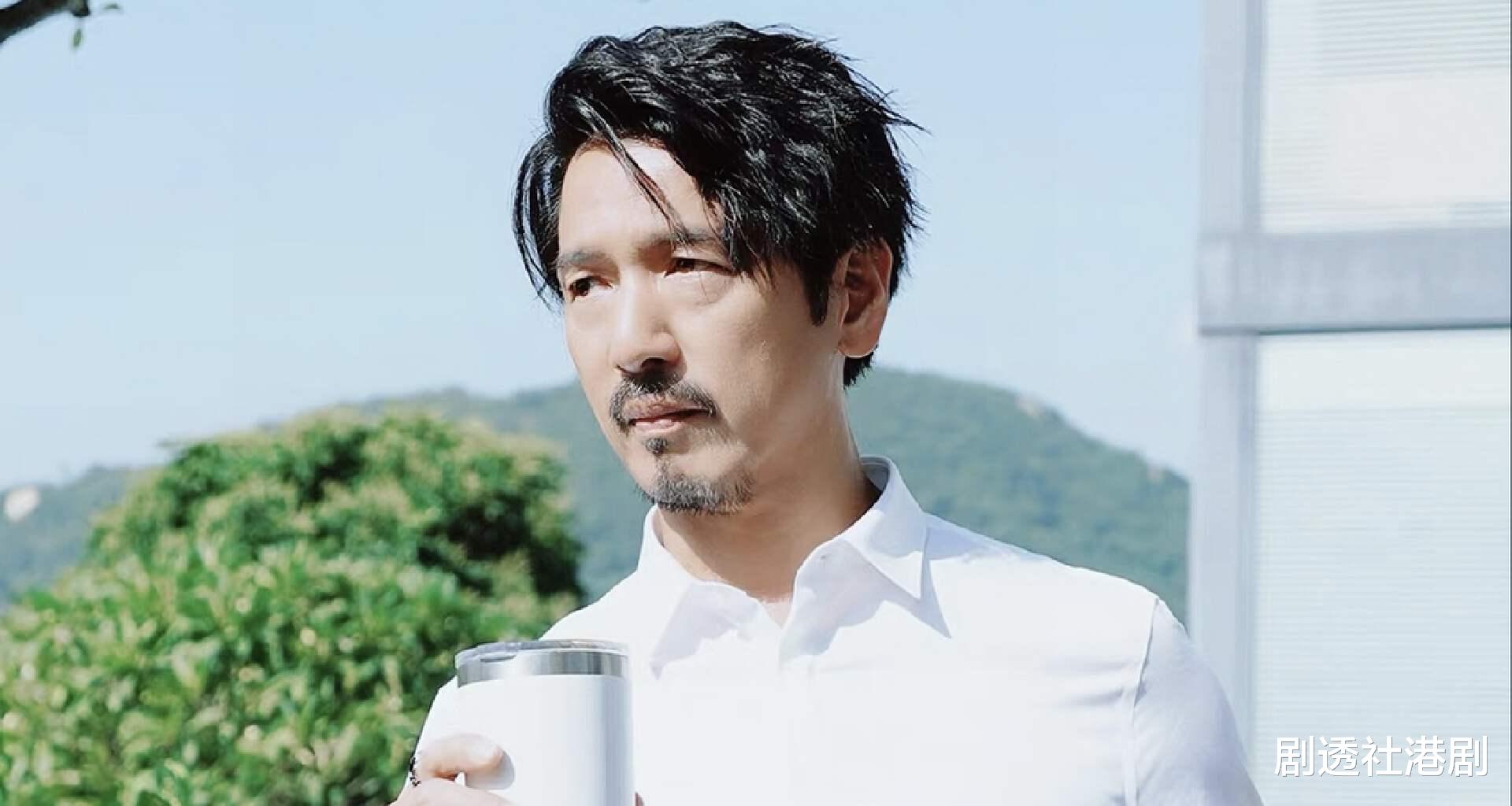 陈保元|香港知名男星帅成中老天花板，低调做豪门女婿，年过50岁肌肉依旧发达