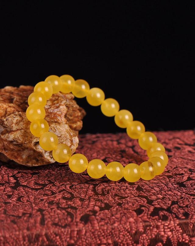 琥珀蜜蜡的鉴别与保养,让你远离假货陷阱!