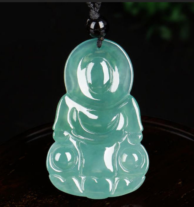 翡翠|为什么有些翡翠的背面凹凸不平?