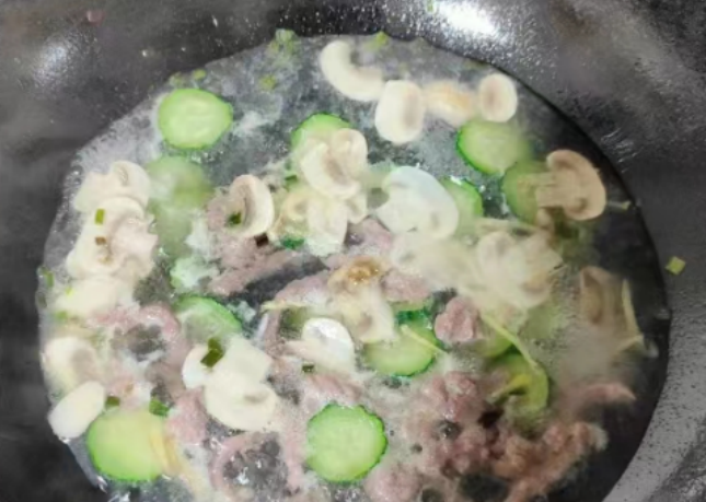 黄瓜|夏季,聪明人经常喝“这汤”,简单易学,营养美味,再贵也要吃