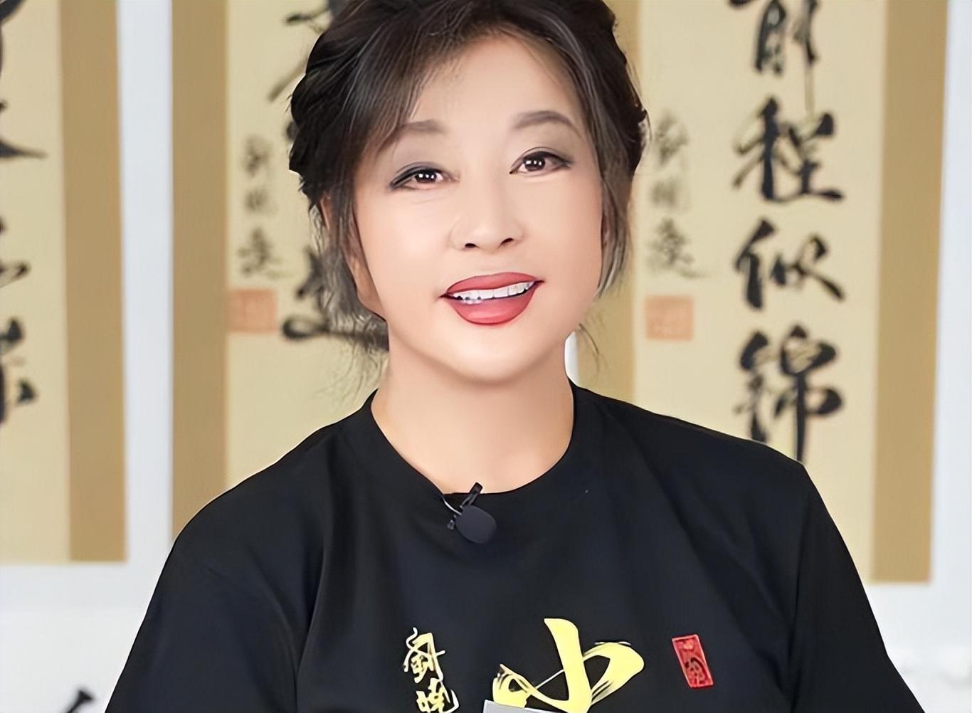 刘晓庆直播中被问有没有捐款,她的回应让网友想掀桌子!