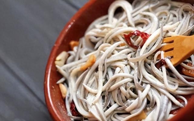 鳗鱼|曾经是猪饲料,现在却被卖到1万一斤,被誉为“西班牙国菜”?