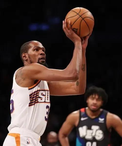 职业生涯场均20+有多难,包括6名现役球员在内才8人!