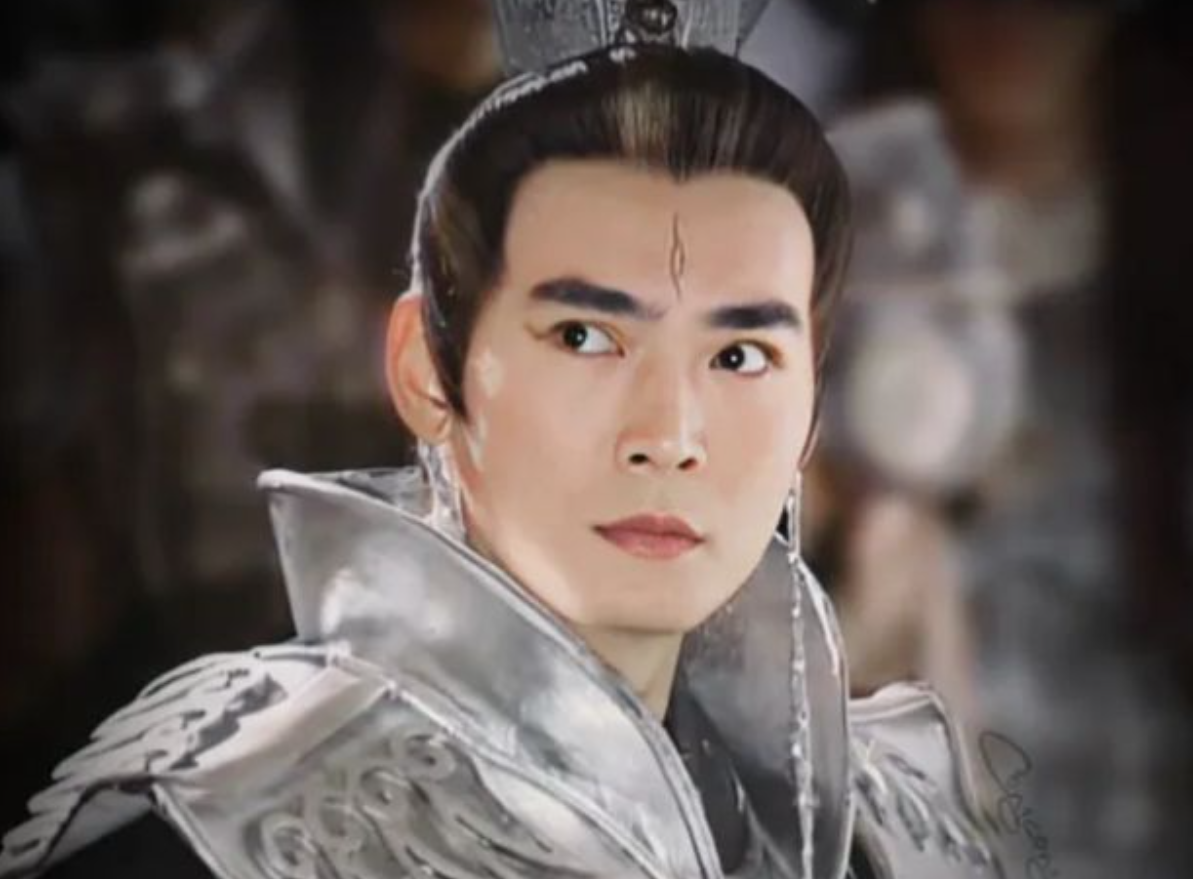 焦恩俊|焦恩俊无戏可拍频接露天商演,满脸沧桑嘴乌黑,卖力演唱无人喝彩