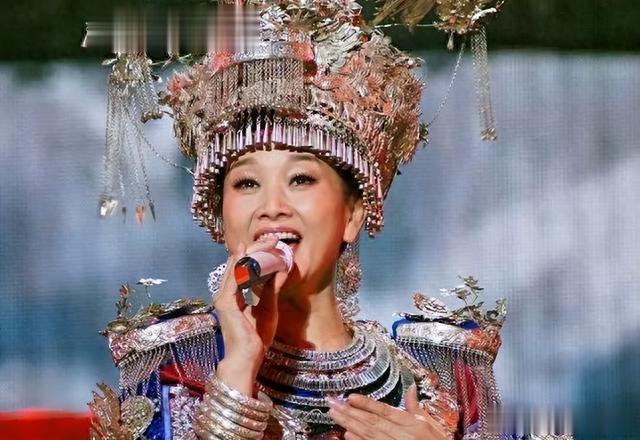 “辣妹子”宋祖英，最后落得的下场，赵本山在23年前就已料到了！