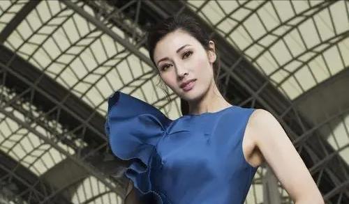 李嘉欣|33年了,李嘉欣终于遭“反噬”,庄月明、宝咏琴可以瞑目了