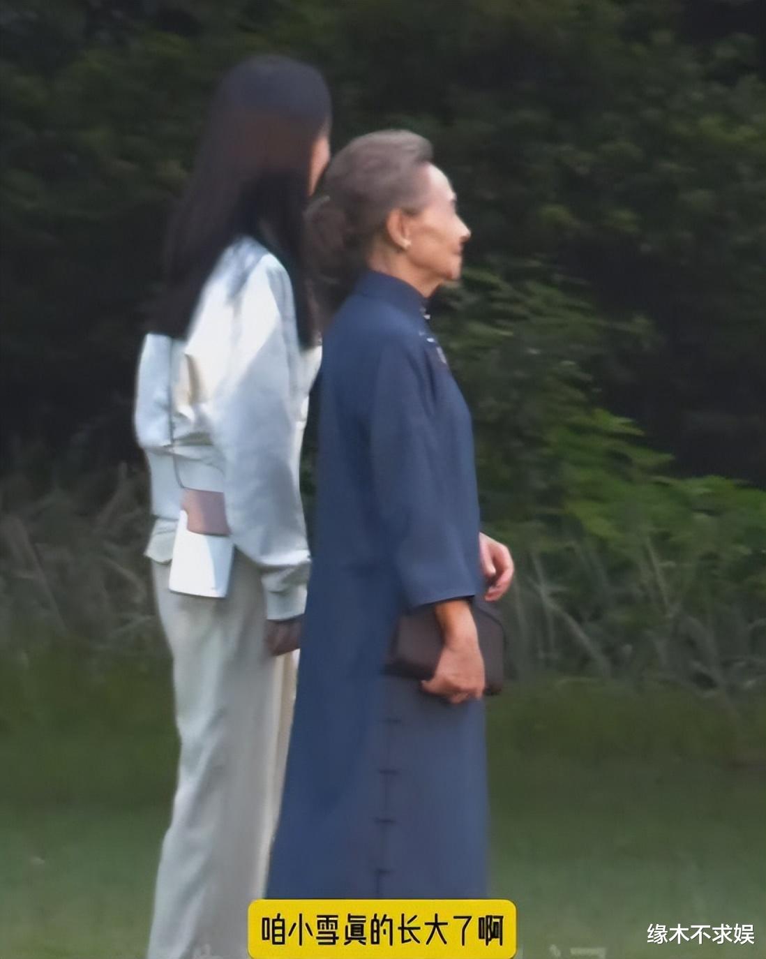 30岁杨紫《承欢记》路透，举止穿搭女强人范，眼部大片淤青引争议