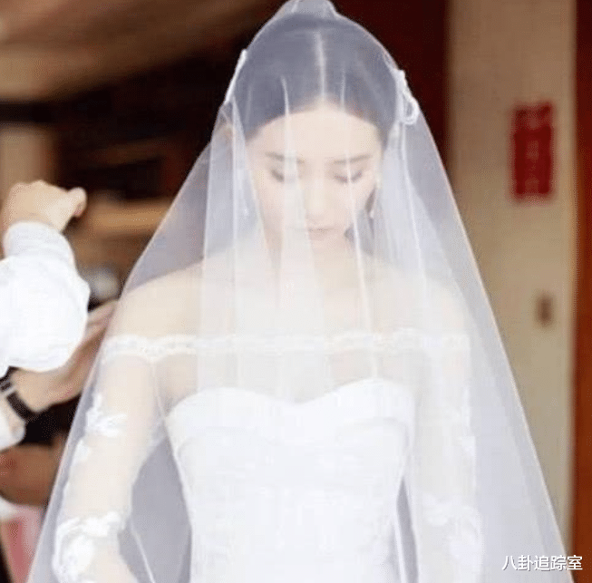 曝赵丽颖冯绍峰复婚,婚礼疑在巴厘岛举行,冯母被曝送豪宅求原谅