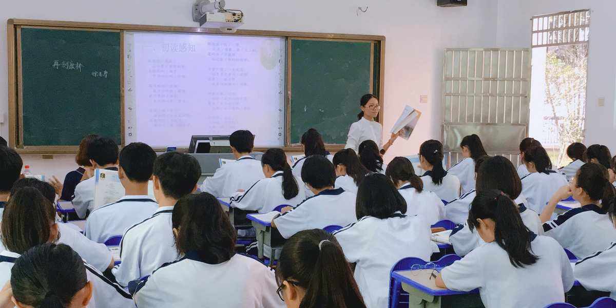 教师|211教师录取名单被质疑，二本院校占大半，学生：他有啥资格教我？