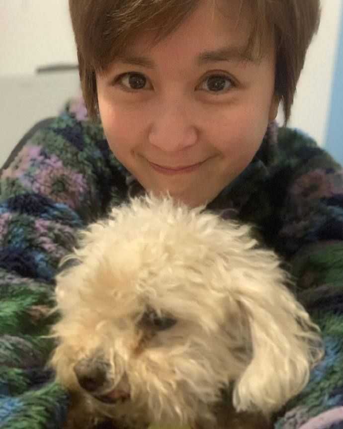 41岁唐宁移民新西兰近照，变化很大认不出，被质疑整容失败