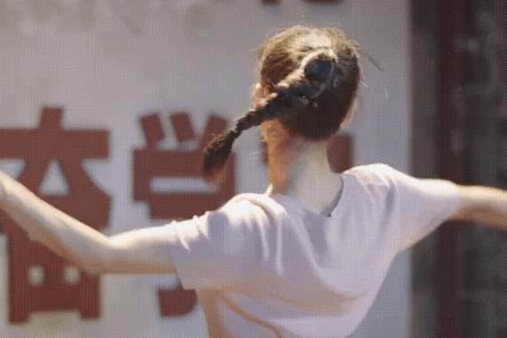 李沁|人生之路:但凡李沁演技拉胯一点,都压不住张嘉倪的美