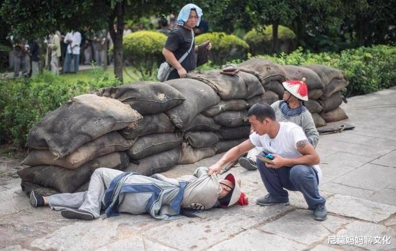 横店20万群演的惨状,女人的泛滥,懒汉的天堂,疯子的天堂