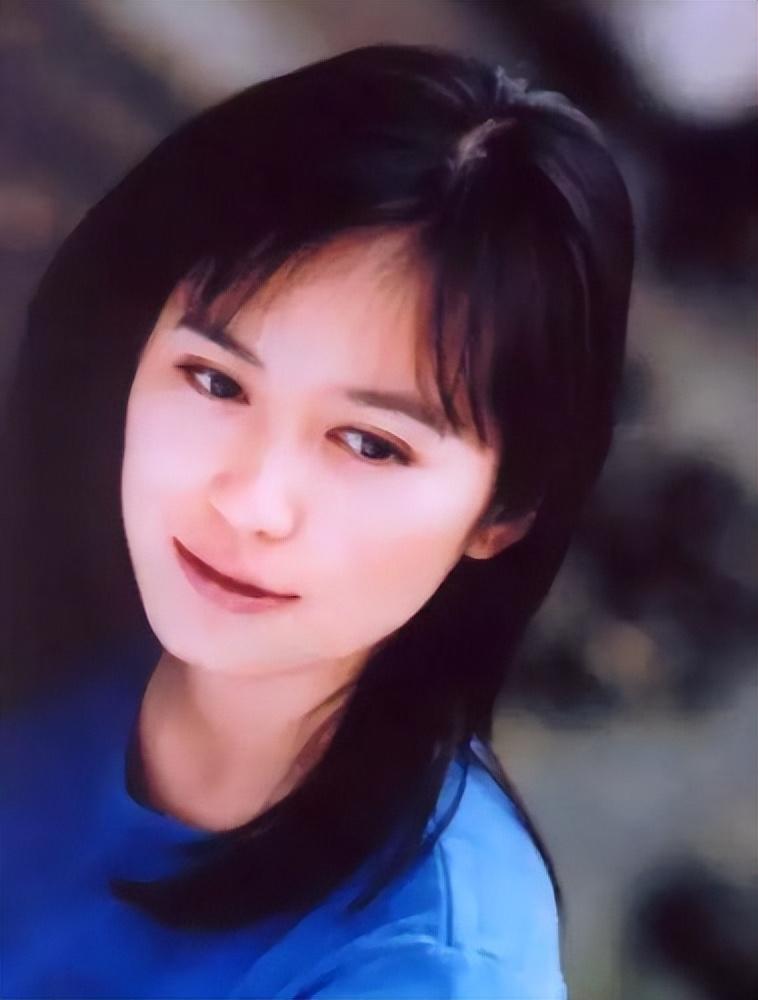 吴君如|中年依旧未婚未孕, 却从不缺固定伴侣, 3位\假清高\女星过得很滋润