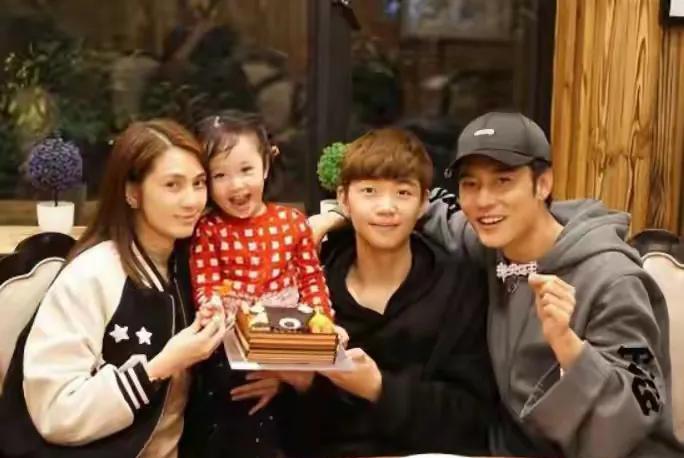 洪欣|曝洪欣心情低落，拒绝蔡少芬出门庆祝邀请，对张丹峰仍抱有期待