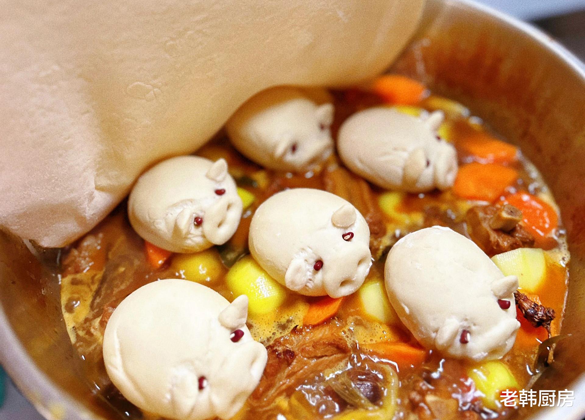 排骨|小猪盖被的家常做法，排骨软烂脱骨，饼子吸满汤汁，真的太香了