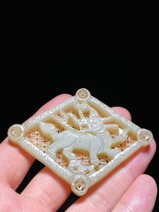 和田玉籽料|明 和田玉籽料 白玉 麒麟 带板 带饰