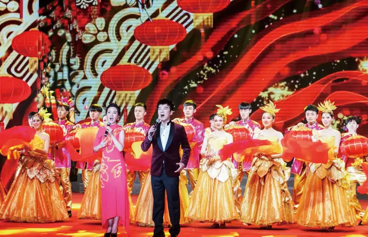 柳岩|“春晚大户”耍大牌,“贪财”遭到封杀,沦为路人无人识