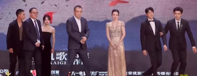 |陈凯歌情绪不佳,第二次获奖才笑,魏大勋想抢C位被陈飞宇拉走