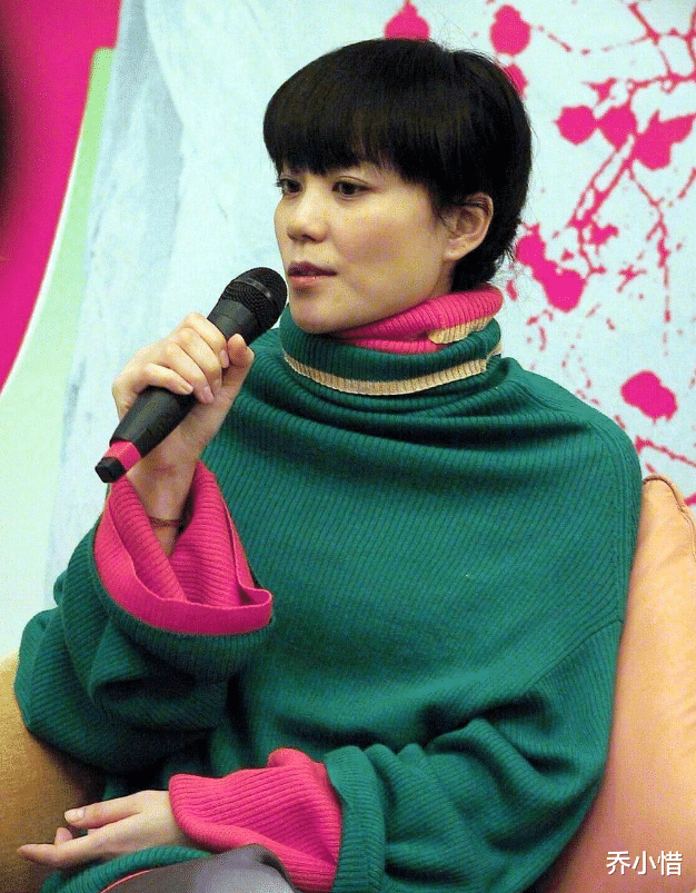 发型 王菲惊艳换新发型，齐刘海短发颇有少女感