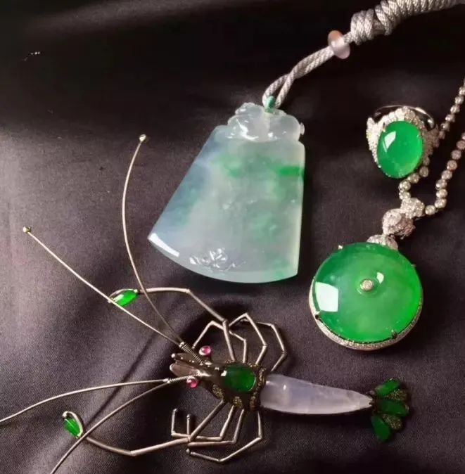 为什么60万买的翡翠，卖30万都没人要？