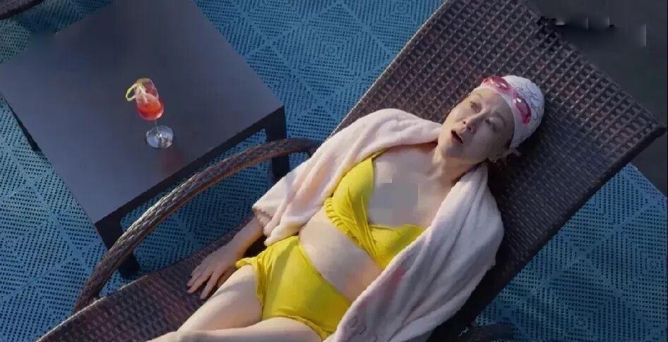 吴玉芳|《平凡之路》一件泳衣,暴露金晨身材短板,让60岁吴玉芳比了下去