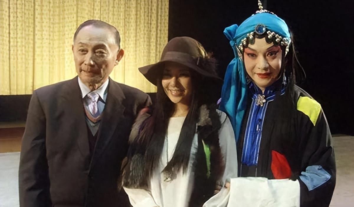 丑化中国文化?Lisa扔出的回旋镖,正中内娱的头上