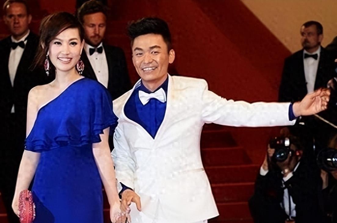 离婚7年,马蓉的“遮羞布”,终究被儿子王子豪亲手扯下!