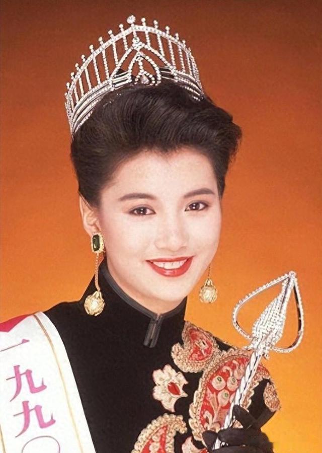 张智霖评论区沦陷:无爱的婚姻真可怕,自爆不用避孕套,1年吻1次