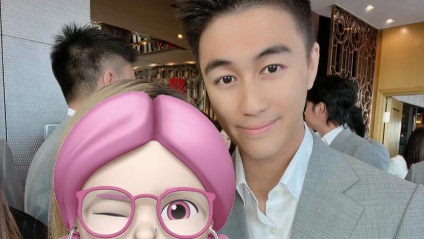 何猷君现身为好友当伴郎，带动气氛被指显眼包，妹妹何超欣也来当伴娘