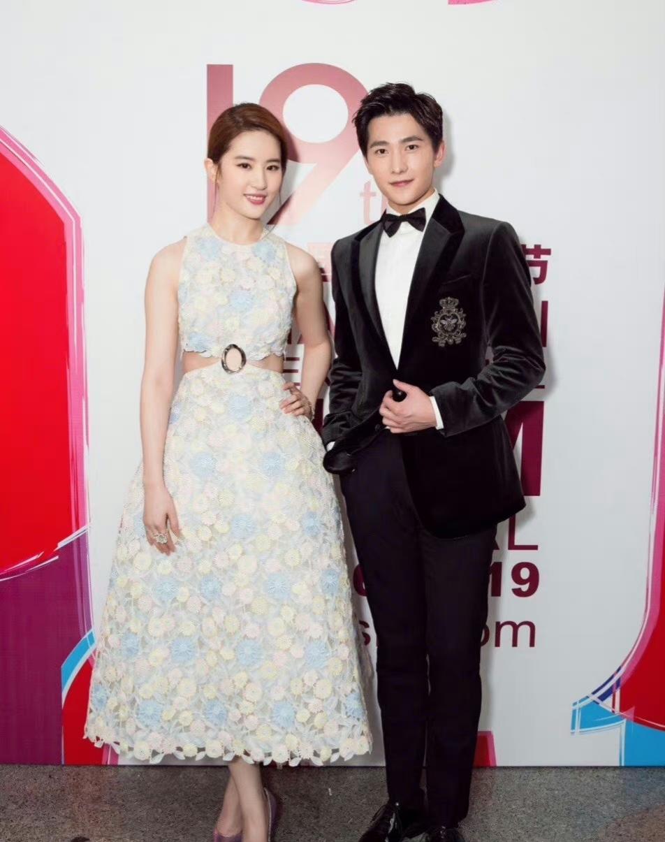 杨洋|刘亦菲故意推杨洋,其实是在提醒他