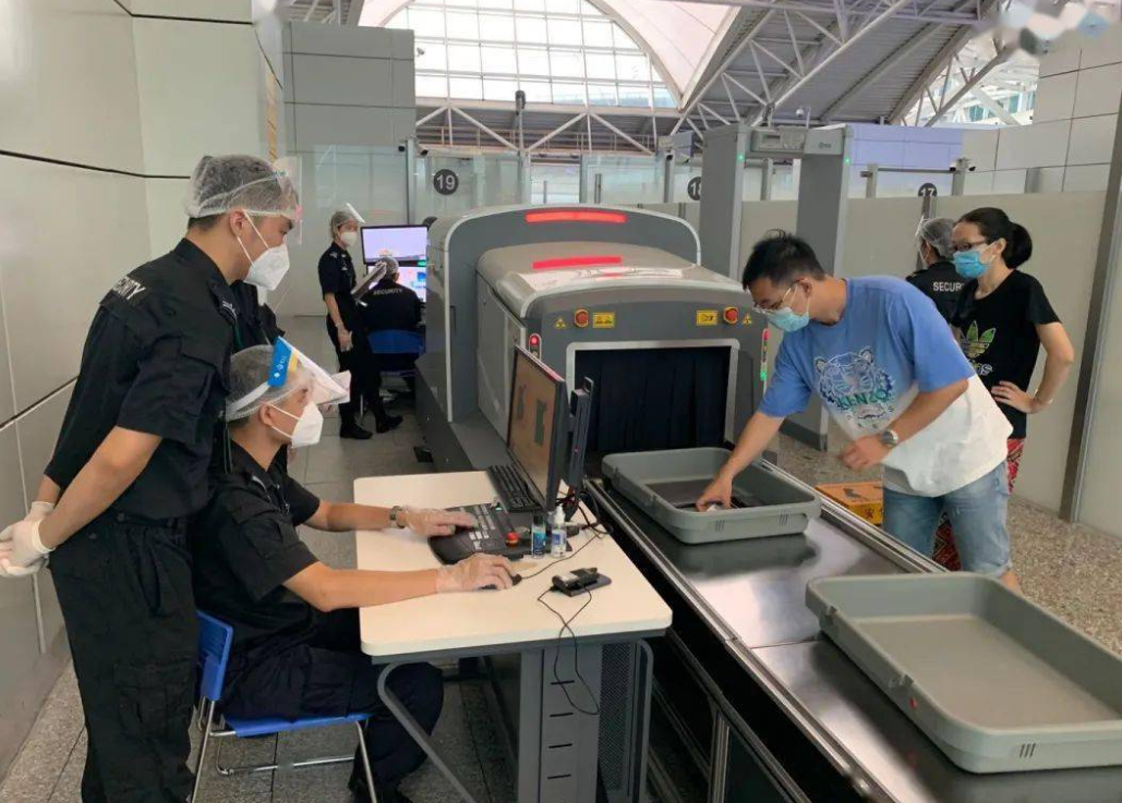 穿衣搭配|浙大学霸应聘机场驱鸟员引热议，脱下长衫的年轻人有多“可怜”？