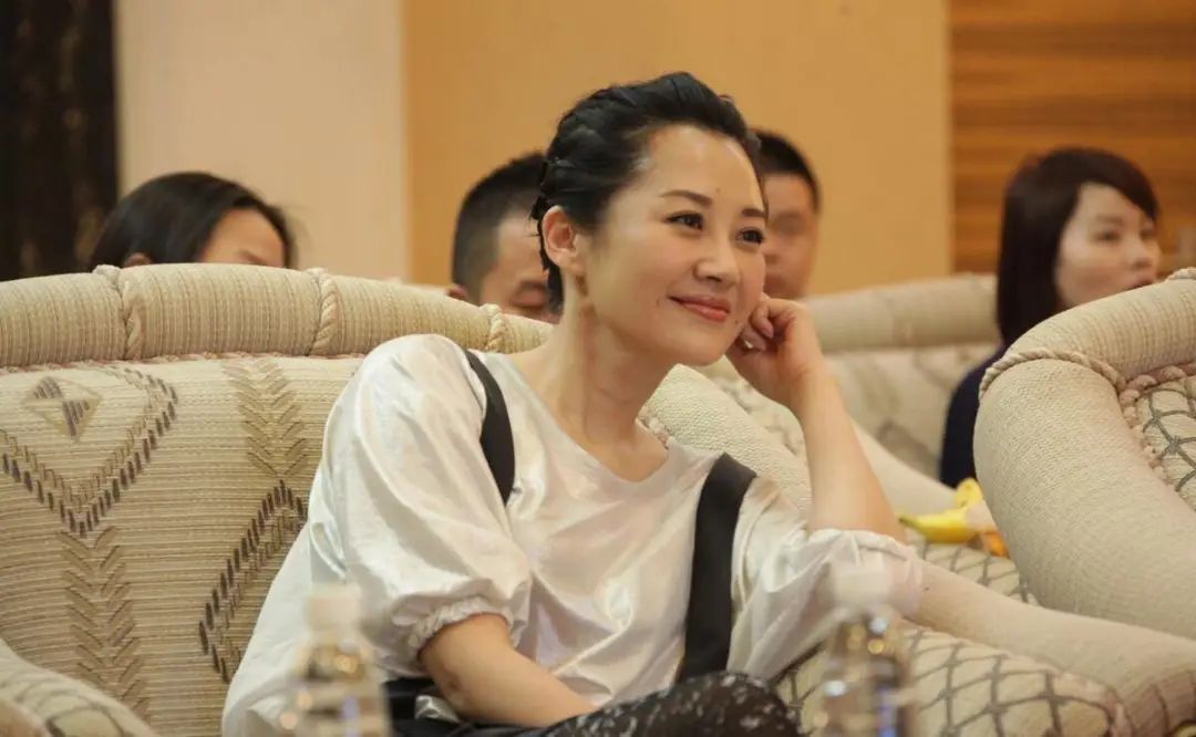 “风流成性,老少通吃”,54岁仍旧未婚育的许晴,真的被封杀了?