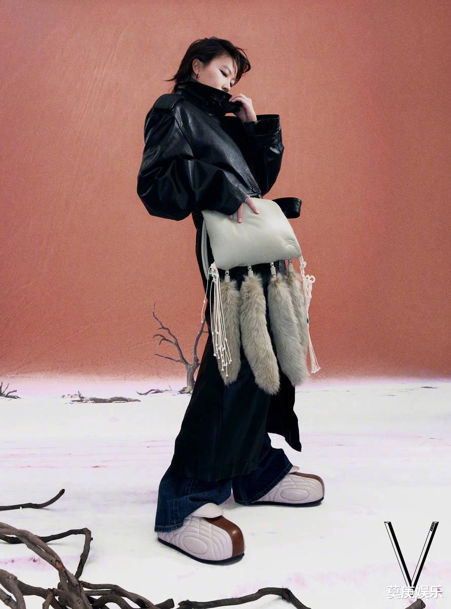 王菲女儿太有个性，嘴唇上“纹”黑线太另类，之前下巴纹身就显眼