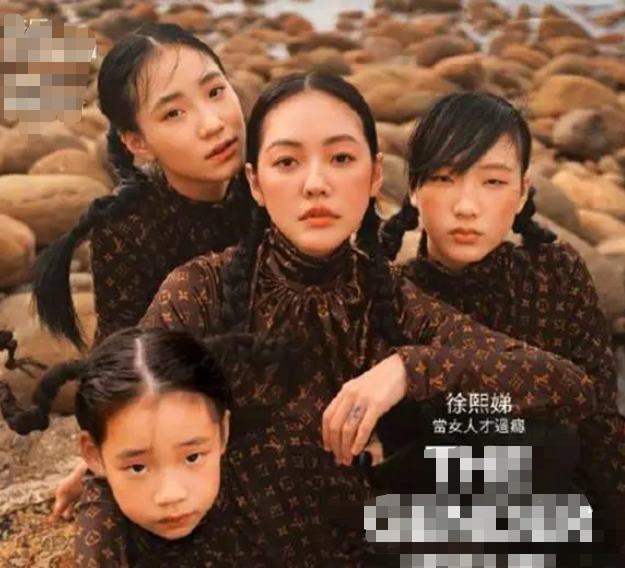 小S|小S现身东京买买买，被网友发现终于更换包包，被网友怀疑恋爱脑