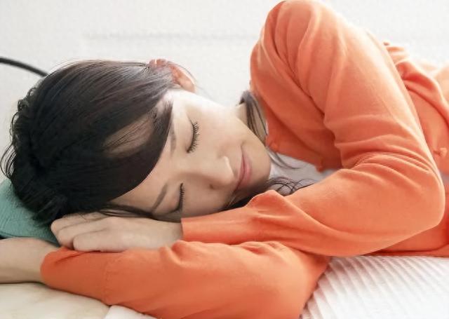 女性50岁以后，体重在多少斤比较合适？对照一下，或许你根本不胖
