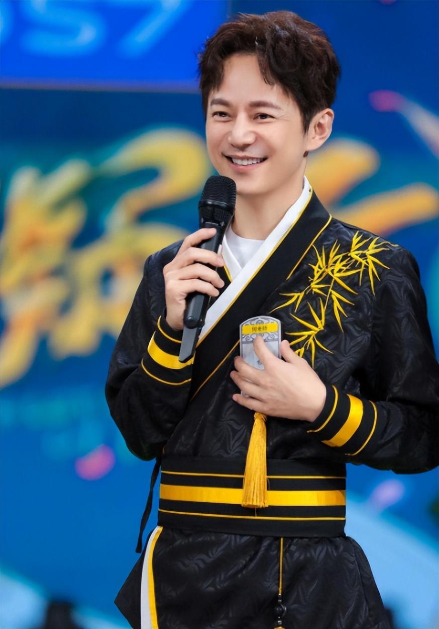 何炅|娱乐圈的人走茶凉,在何炅的身上体现得淋漓尽致!