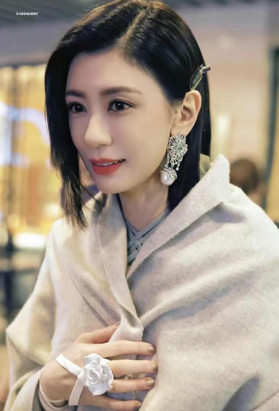 乘风破浪的姐姐|浪姐4初舞台开录，贾静雯白到发光，陈嘉桦妩媚，吴倩少女感十足