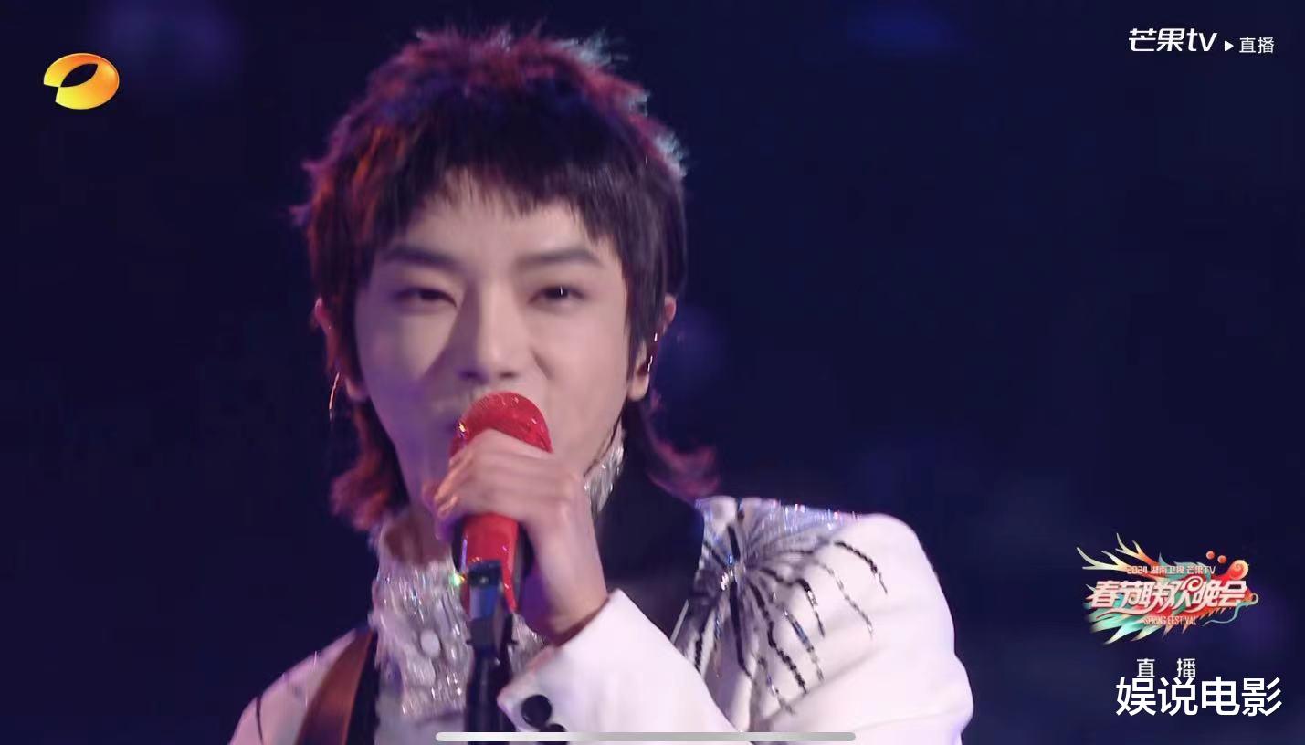 湖南卫视小年晚会，邓男子变沈梦辰最惊喜，凤凰传奇玲花真唱不佳