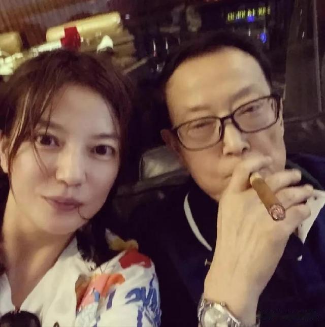 安妮·海瑟薇|47岁赵薇罕现身!为自己庆生,模样憔悴老太,心情低迷透着心酸