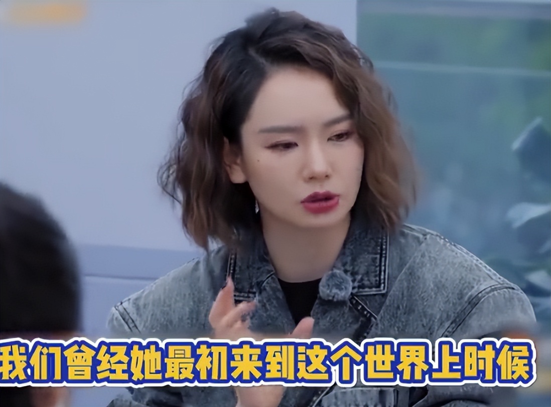 戚薇|戚薇生产前崴脚险摔倒,陈小春及时拖住保住母子!月子在轮椅上过