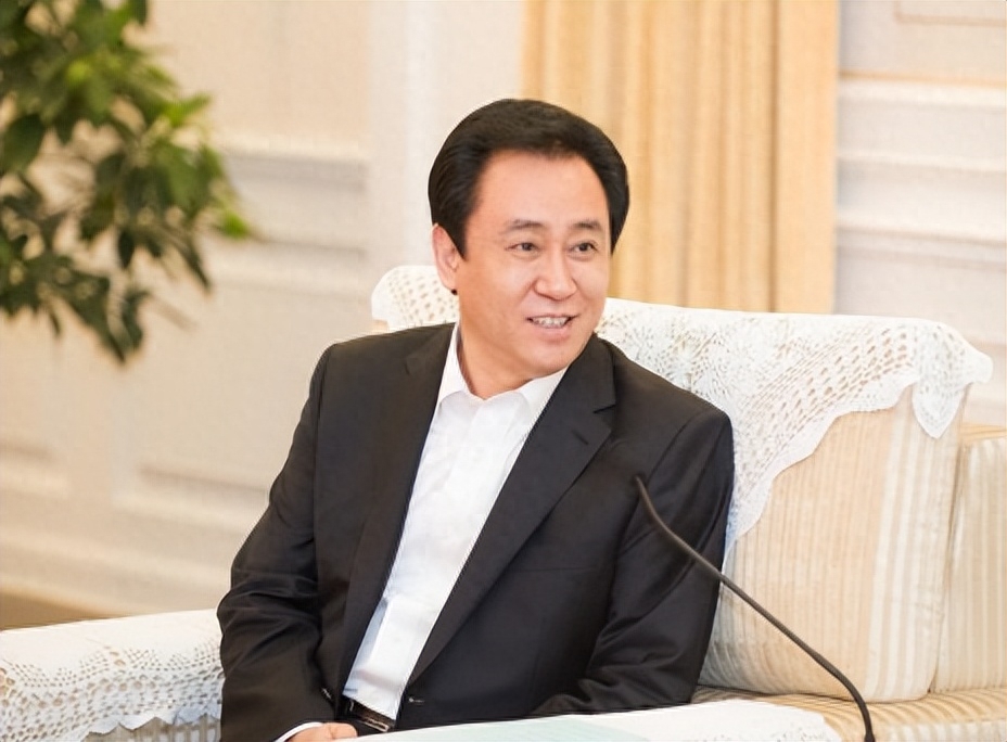 “恒大舞王”白珊珊，许家印眼中的貂蝉，却被曹德旺一句话戳穿