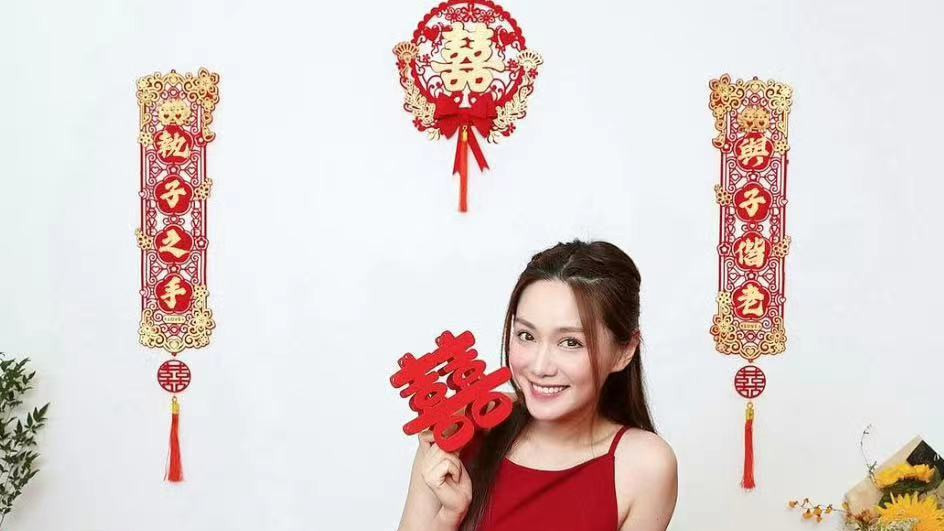 汤洛雯晒与马国明过大礼的照片，无法和何超盈相比，但也是很OK了