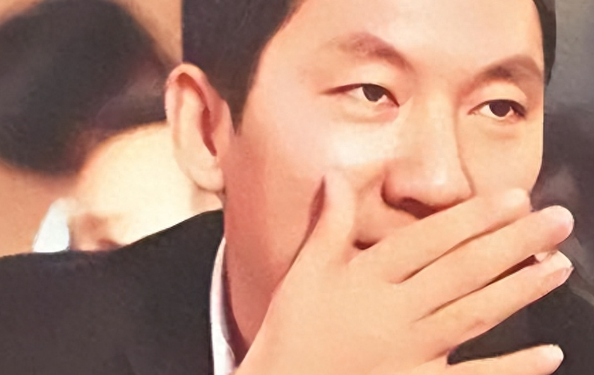 这一次,恶名昭彰的“家暴男”孙东海,将魔爪伸向了张柏芝母子